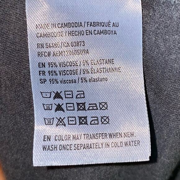 American Eagle Soft & Sexy Grey Long Sleeve Keyhole Mock Neck Top Size Small - Picture 5 of 8